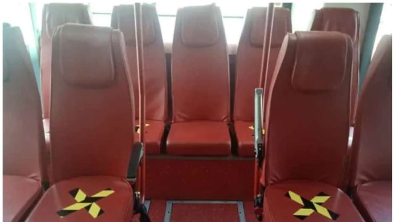 ലോക്ക് ഡൗൺ: സീറ്റുകൾ ഒന്നിടവിട്ട്; രണ്ട് മണിക്കൂർ മുമ്പ് റിപ്പോർട്ടിംഗ്; വിമാനയാത്രയ്ക്ക് പുതിയ നിർദ്ദേശങ്ങൾ ലോക്ക് ഡൗൺ: സീറ്റുകൾ ഒന്നിടവിട്ട്; രണ്ട് മണിക്കൂർ മുമ്പ് റിപ്പോർട്ടിംഗ്; വിമാനയാത്രയ്ക്ക് പുതിയ നിർദ്ദേശങ്ങൾ