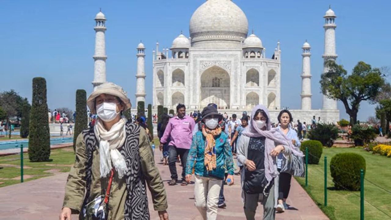 आगरा के एक ही परिवार के 13 लोग कोरोना पॉजिटिव, प्रदेश में मरीजों की संख्या 600 के पार आगरा के एक ही परिवार के 13 लोग कोरोना पॉजिटिव, प्रदेश में मरीजों की संख्या 600 के पार