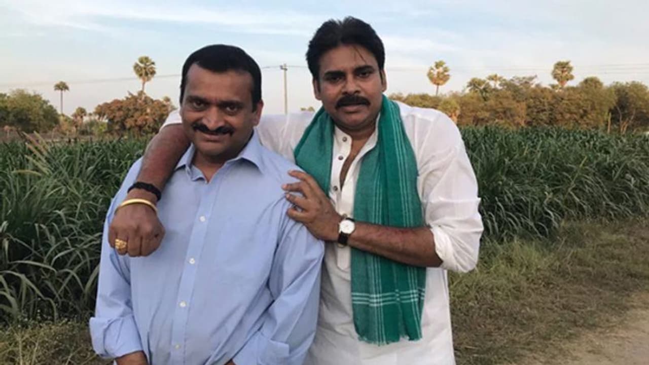 పవన్ కళ్యాణ్ ఫ్లాప్ మూవీపై బండ్ల గణేష్ రివ్యూ పవన్ కళ్యాణ్ ఫ్లాప్ మూవీపై బండ్ల గణేష్ రివ్యూ