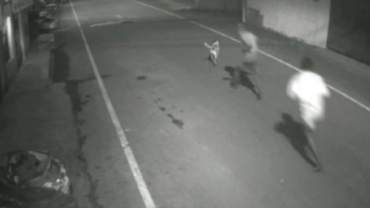 சென்னையில் பயங்கரம்..! முதியவரை ஓட ஓட விரட்டி கல்லால் தாக்கி கொன்ற அசாம் வாலிபர்..! சென்னையில் பயங்கரம்..! முதியவரை ஓட ஓட விரட்டி கல்லால் தாக்கி கொன்ற அசாம் வாலிபர்..!