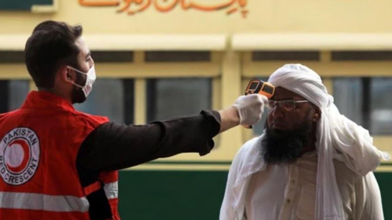 कोरोना: पाकिस्तान में हिंदू मजदूरों को नहीं दिया जा रहा खाना, अमेरिका ने कहा, ये हरकत निंदनीय है कोरोना: पाकिस्तान में हिंदू मजदूरों को नहीं दिया जा रहा खाना, अमेरिका ने कहा, ये हरकत निंदनीय है