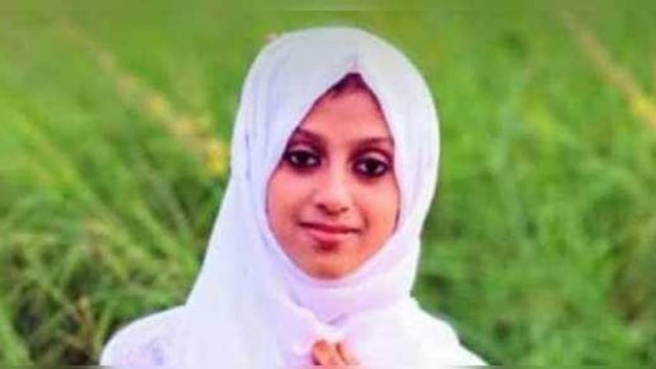 കാസര്കോട് ചെര്ക്കളയില് ശ്വാസതടസ അസുഖങ്ങളെത്തുടര്ന്ന് 18 കാരി മരിച്ചു കാസര്കോട് ചെര്ക്കളയില് ശ്വാസതടസ അസുഖങ്ങളെത്തുടര്ന്ന് 18 കാരി മരിച്ചു