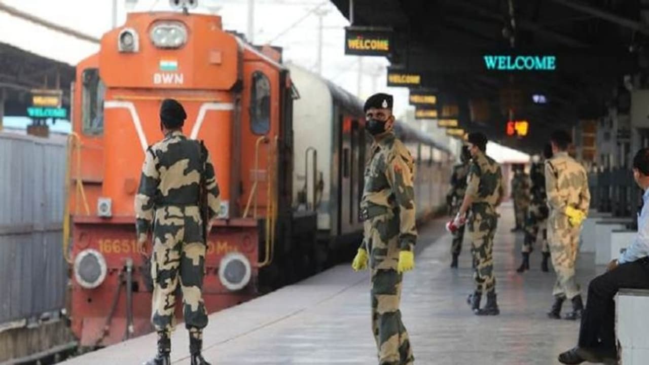 ২০ এপ্রিলের পর ছাড় মিলবে কোন কোন পরিষেবায়, দেখে নিন একনজরে ২০ এপ্রিলের পর ছাড় মিলবে কোন কোন পরিষেবায়, দেখে নিন একনজরে