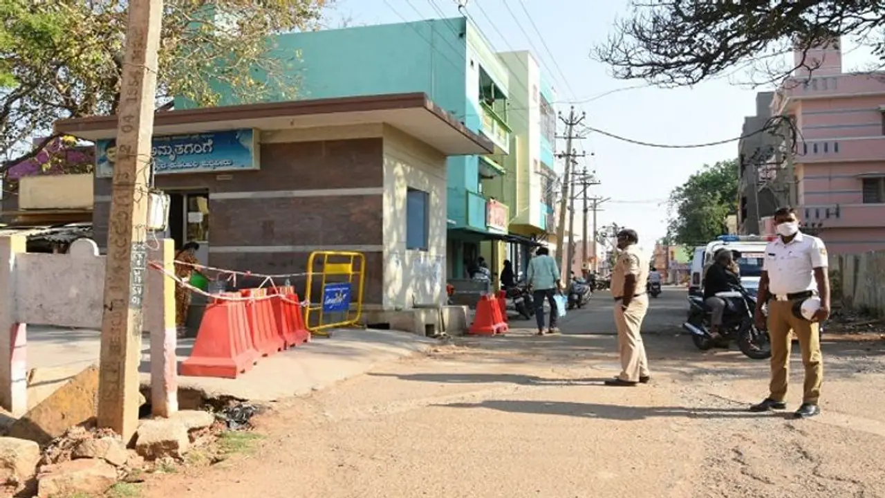 ಚಿಕ್ಕಬಳ್ಳಾಪುರದಲ್ಲಿ ಕೊರೋನಾ ಸೋಂಕು ದೃಢ: ಸೀಲ್ಡೌನ್ಗೆ ಸಚಿವರ ಆದೇಶ ಚಿಕ್ಕಬಳ್ಳಾಪುರದಲ್ಲಿ ಕೊರೋನಾ ಸೋಂಕು ದೃಢ: ಸೀಲ್ಡೌನ್ಗೆ ಸಚಿವರ ಆದೇಶ