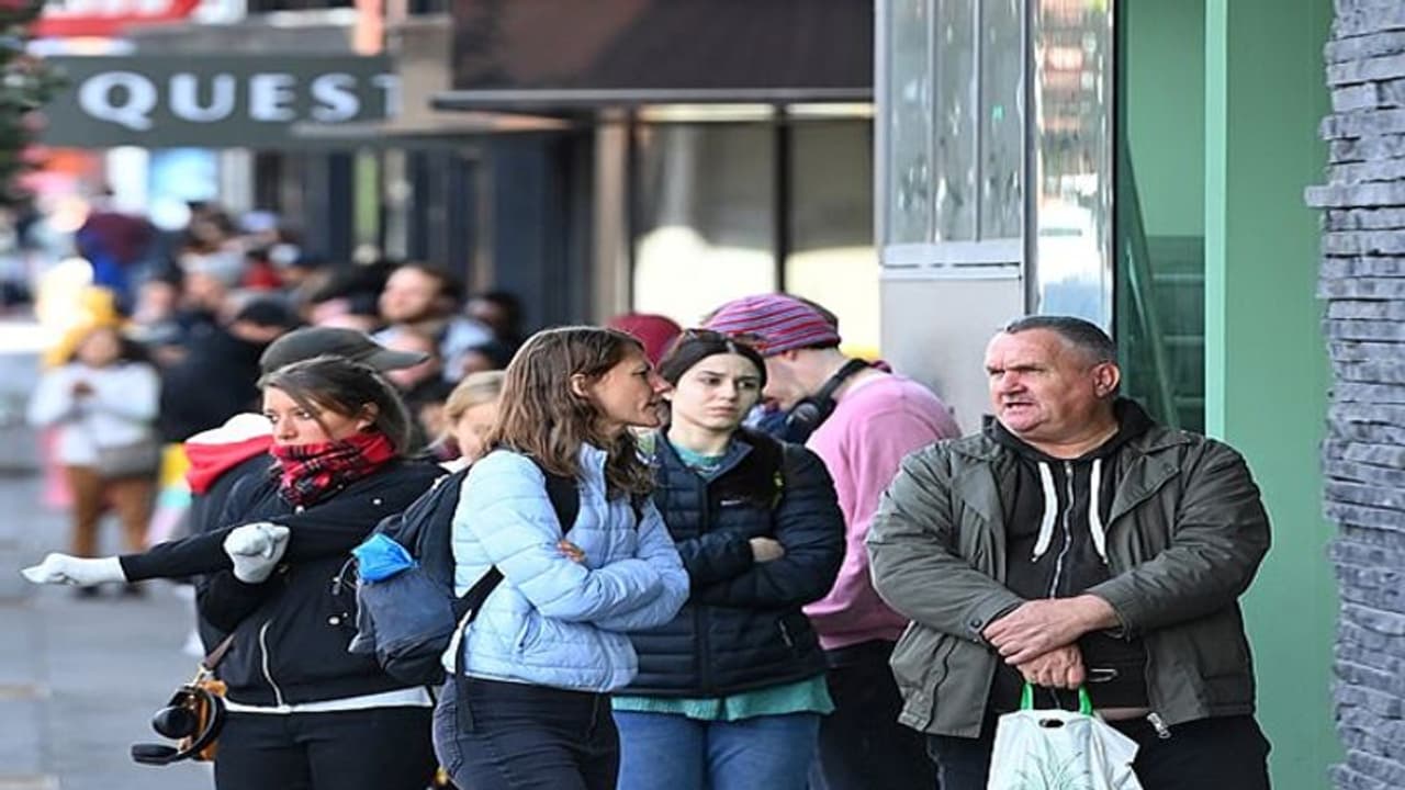 এপ্রিলে চাকরি হারিয়েছেন ২ কোটি, বেকারত্ব সামাল দিতে এবার এইচ ওয়ান বি ভিসা বন্ধের পথে আমেরিকা এপ্রিলে চাকরি হারিয়েছেন ২ কোটি, বেকারত্ব সামাল দিতে এবার এইচ ওয়ান বি ভিসা বন্ধের পথে আমেরিকা
