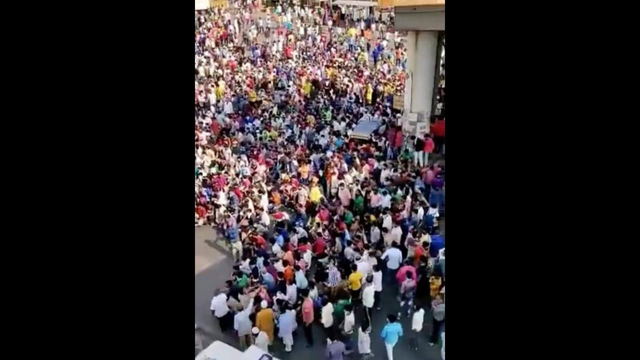 অবেশেষে মিলল গ্রিন সিগন্যাল, বাড়ি ফিরছেন আটকে পড়া ১ লক্ষেরও বেশি পরিযায়ী শ্রমিক