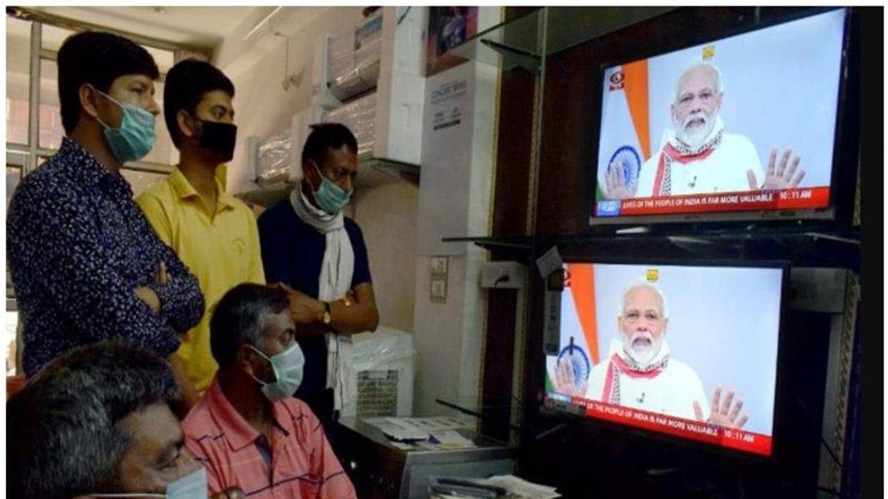 രണ്ടാം ഘട്ടത്തിൽ കൃത്യം 'ക്വാറന്റൈൻ കാലാവധി'യിലേക്ക് രാജ്യത്തെ ലോക്ക് ഡൗൺ നീട്ടി പ്രധാനമന്ത്രി രണ്ടാം ഘട്ടത്തിൽ കൃത്യം 'ക്വാറന്റൈൻ കാലാവധി'യിലേക്ക് രാജ്യത്തെ ലോക്ക് ഡൗൺ നീട്ടി പ്രധാനമന്ത്രി