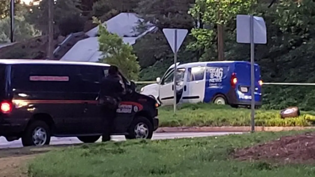 Pregnant Atlanta woman crashes her car, steals TV news van with pregnant reporter inside Pregnant Atlanta woman crashes her car, steals TV news van with pregnant reporter inside