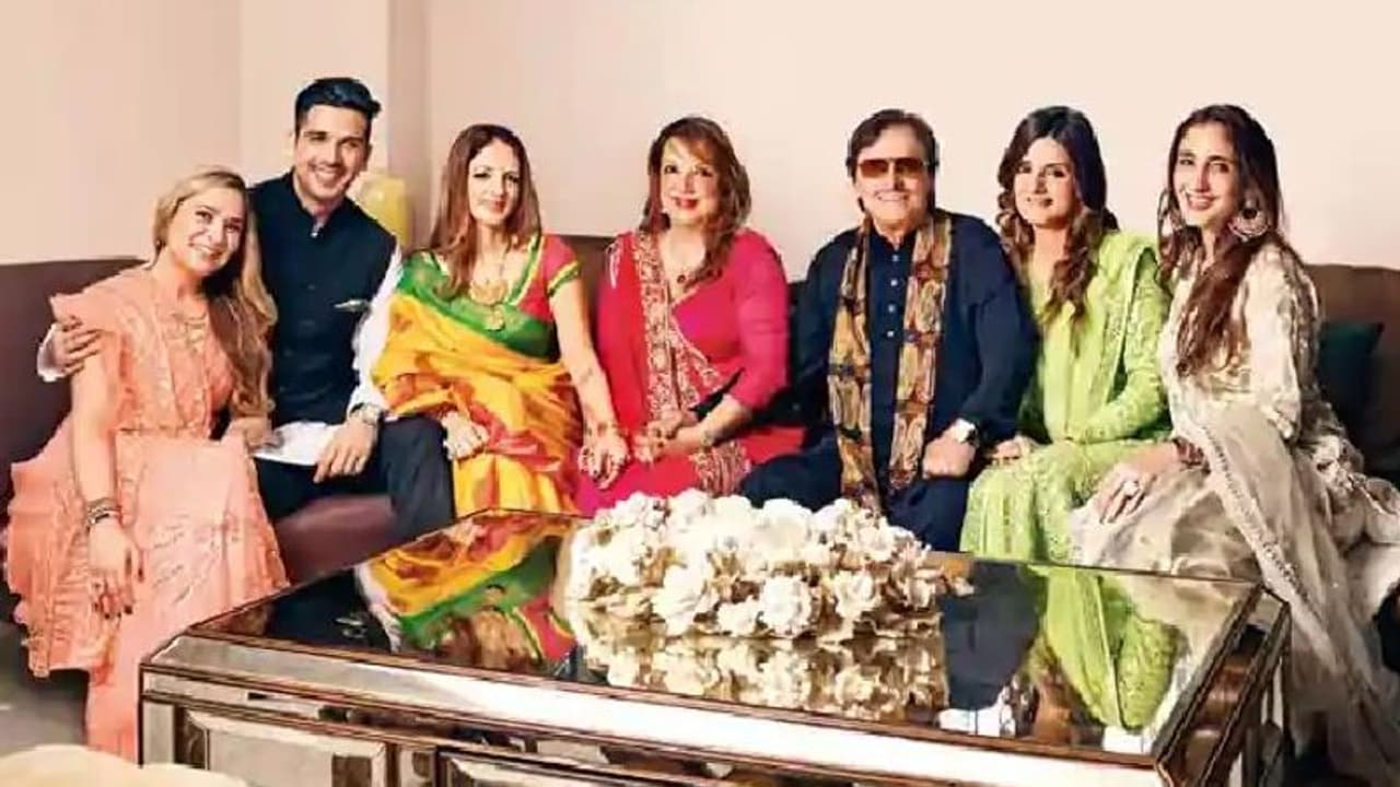 బాలీవుడ్లో మరో కరోనా కలకలం.. ఇండస్ట్రీలో గుబులు బాలీవుడ్లో మరో కరోనా కలకలం.. ఇండస్ట్రీలో గుబులు