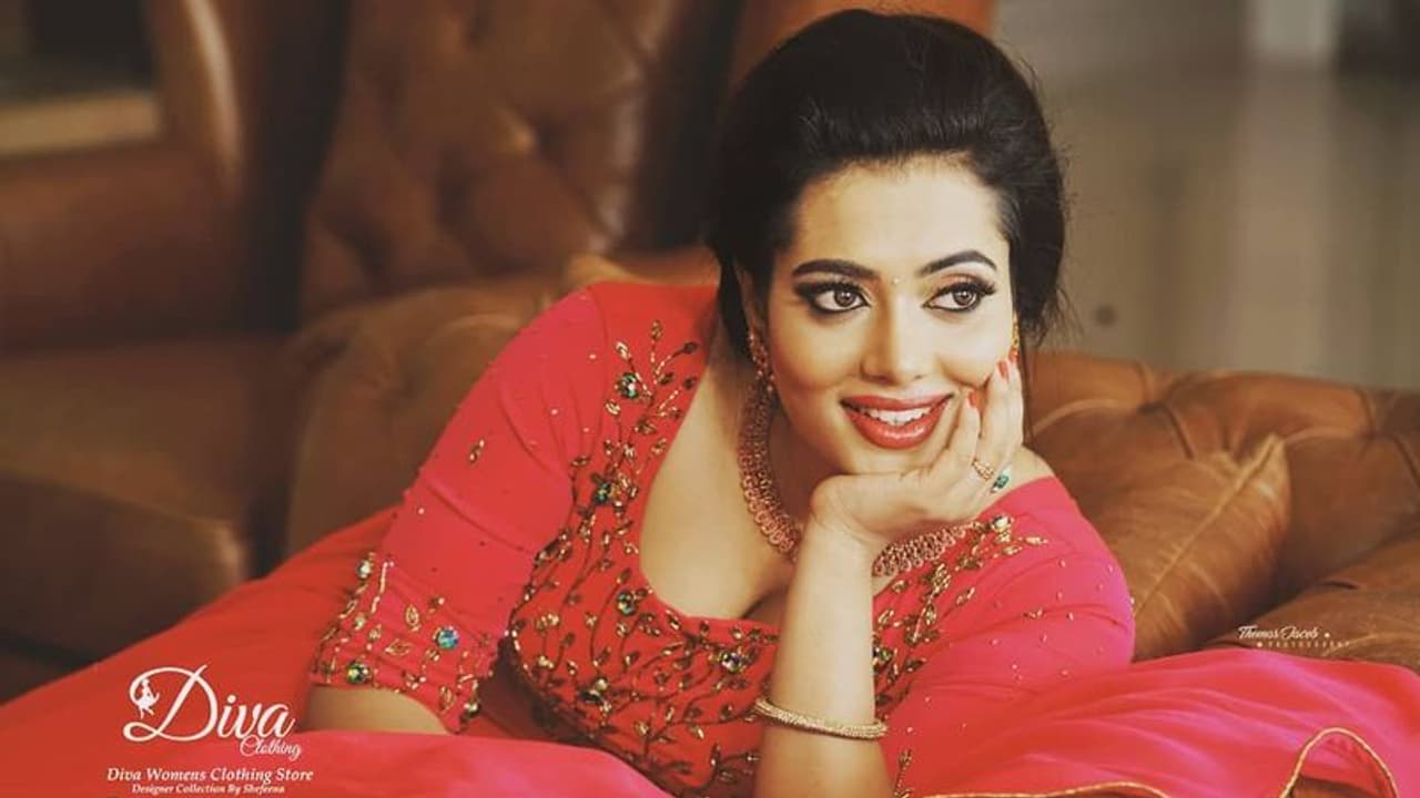 Remya Panicker :'അവരുടെ യഥാര്ത്ഥ ജീവിതം അറിയണം'; ബിഗ് ബോസിൽ കാണാൻ ആഗ്രഹിക്കുന്നവരെ കുറിച്ച് രമ്യ പണിക്കർ Remya Panicker :'അവരുടെ യഥാര്ത്ഥ ജീവിതം അറിയണം'; ബിഗ് ബോസിൽ കാണാൻ ആഗ്രഹിക്കുന്നവരെ കുറിച്ച് രമ്യ പണിക്കർ