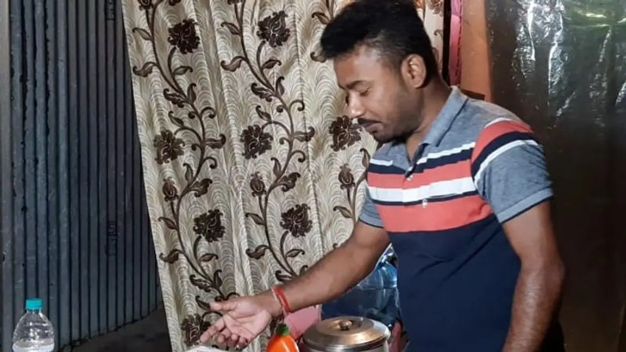 অত্যাধুনিক স্যানিটাইজার মেশিনে জীবাণুমুক্ত হবে শরীর, নয়া আবিষ্কার রায়গঞ্জের যুবকের