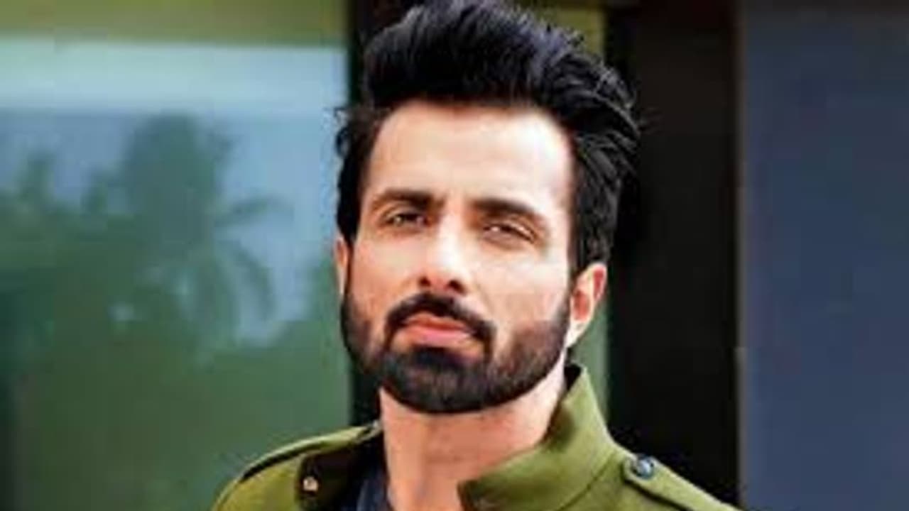 എസി മുറികളില് ഇരുന്ന് ട്വീറ്റ് ചെയ്തല്ല അവരെക്കുറിച്ച് ആശങ്കപ്പെടേണ്ടത്; ജീവിതത്തില് നായകനായി ഈ 'വില്ലന്' എസി മുറികളില് ഇരുന്ന് ട്വീറ്റ് ചെയ്തല്ല അവരെക്കുറിച്ച് ആശങ്കപ്പെടേണ്ടത്; ജീവിതത്തില് നായകനായി ഈ 'വില്ലന്'