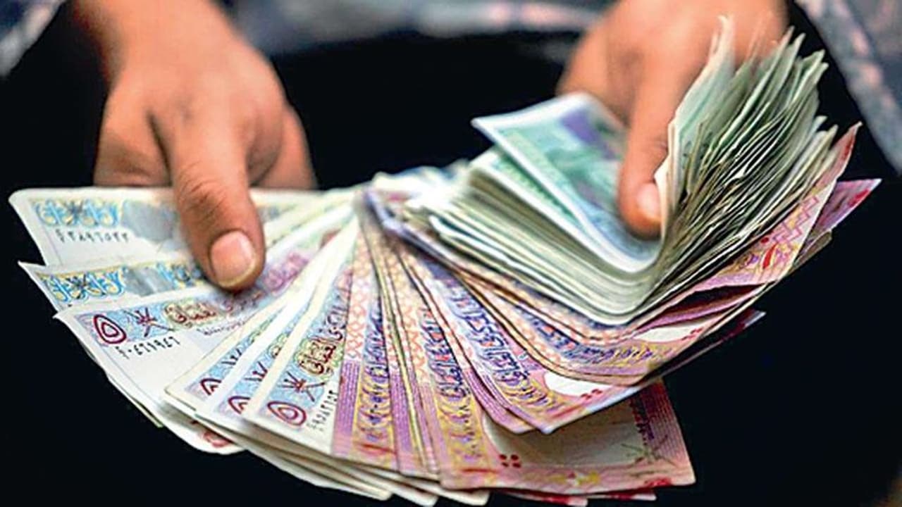 സമയത്ത് ശമ്പളം നല്‍കാത്തതിന് ഒമാനില്‍ ഒന്‍പത് കമ്പനികള്‍ക്കെതിരെ നടപടി