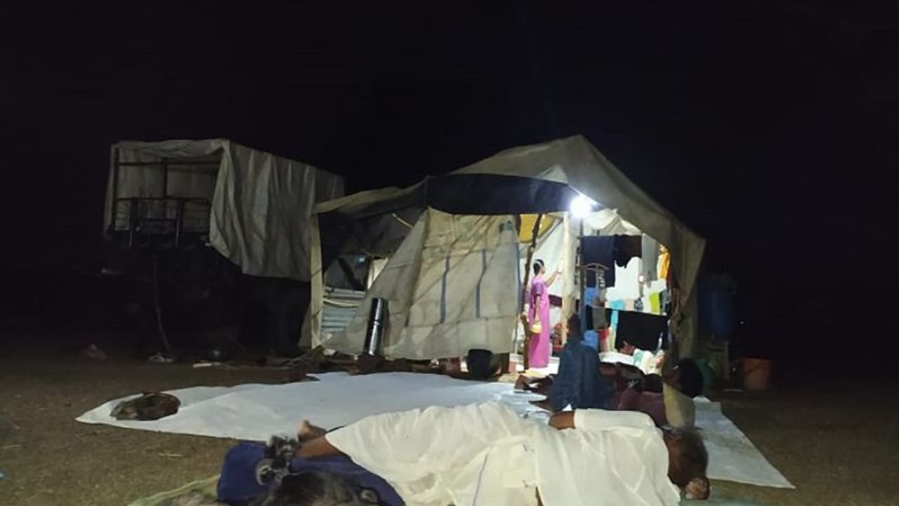 ಕೊರೋನಾಕ್ಕೆ ಅಂಜಿ ಹೊಲದಲ್ಲಿಯೇ 21 ದಿನವಿದ್ದ ಕುಟುಂಬ..! ಕೊರೋನಾಕ್ಕೆ ಅಂಜಿ ಹೊಲದಲ್ಲಿಯೇ 21 ದಿನವಿದ್ದ ಕುಟುಂಬ..!