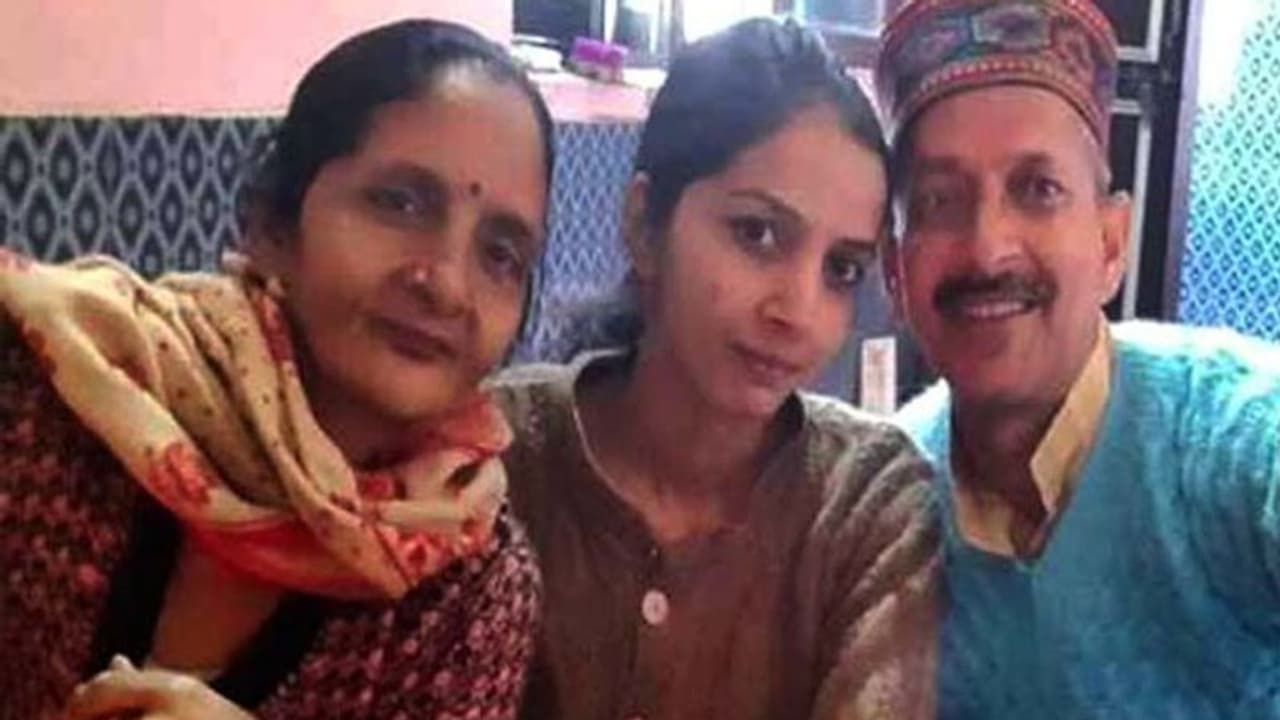 जिस दिन बारात आनी थी, उसी दिन वो ड्यूटी करने घर से निकल पड़ी, एक नर्स की कहानी