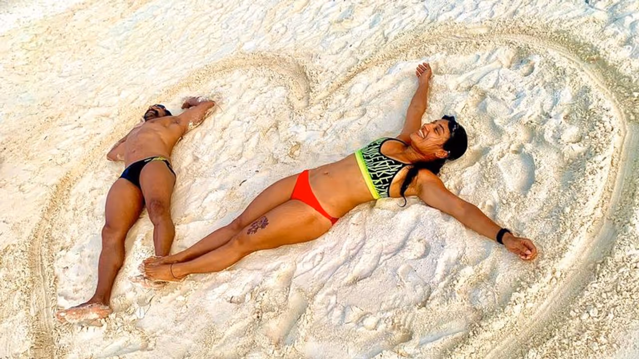 முதல் வருட திருமண நாளை பிகினி புகைப்படம் வெளியிட்டு கொண்டாடிய நடிகை பூஜா! லாக் டவுன் கிளுகிளுப்பு! முதல் வருட திருமண நாளை பிகினி புகைப்படம் வெளியிட்டு கொண்டாடிய நடிகை பூஜா! லாக் டவுன் கிளுகிளுப்பு!