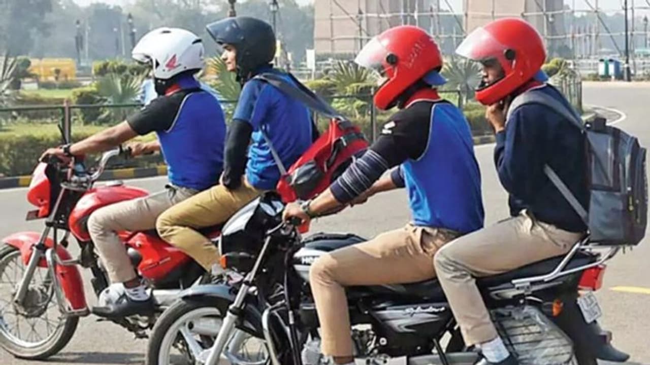 தமிழகத்தில் ஊரடங்கை மீறிய 2 லட்சத்து 8,139 பேர் விடுதலை... 1 லட்சத்து 79,827 வாகனங்கள் பறிமுதல்..! தமிழகத்தில் ஊரடங்கை மீறிய 2 லட்சத்து 8,139 பேர் விடுதலை... 1 லட்சத்து 79,827 வாகனங்கள் பறிமுதல்..!