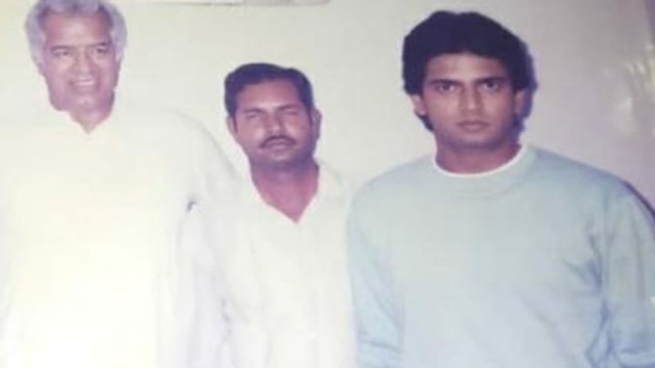 एक ही फ्रेम में दिखे रामायण के लक्ष्मण हनुमान, सुनील लहरी ने शेयर की सालों पुरानी फोटो एक ही फ्रेम में दिखे रामायण के लक्ष्मण हनुमान, सुनील लहरी ने शेयर की सालों पुरानी फोटो