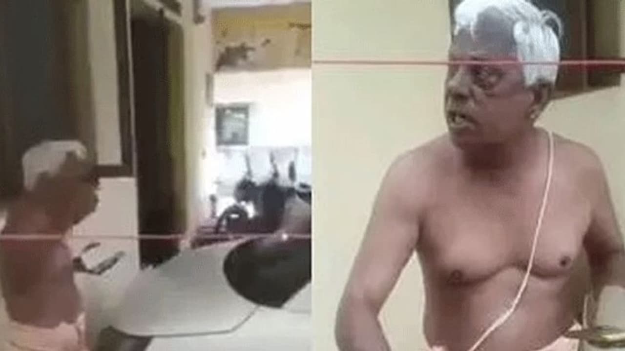 கழிவுநீர் லாரி ஓட்டுநரை சாதி பெயரை சொல்லி கழுவி ஊத்திய முதியவர்.. போலீசார் அலேக்கா தூக்க திட்டம்..? கழிவுநீர் லாரி ஓட்டுநரை சாதி பெயரை சொல்லி கழுவி ஊத்திய முதியவர்.. போலீசார் அலேக்கா தூக்க திட்டம்..?