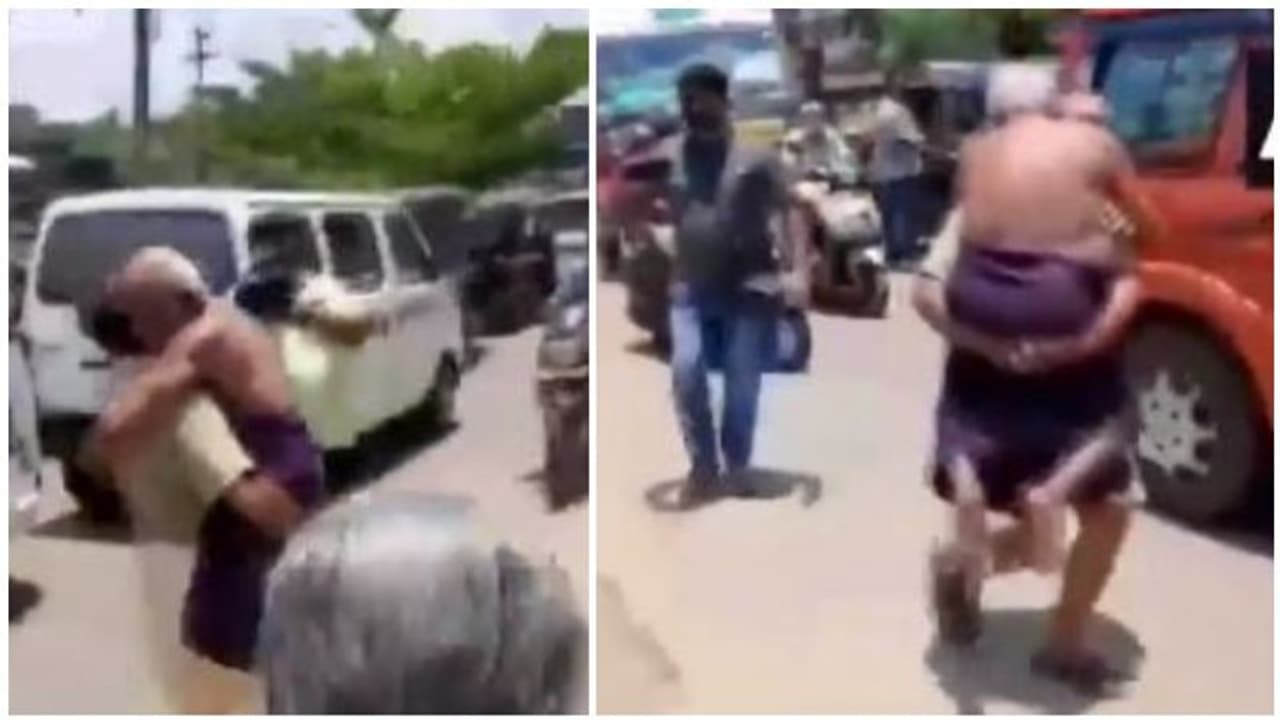 அனுமதிக்காத போலீஸ்..! 65 வயது தந்தையை குழந்தை போல் தூக்கி சென்ற மகன்..! நெஞ்சை உருக்கும் வீடியோ..!