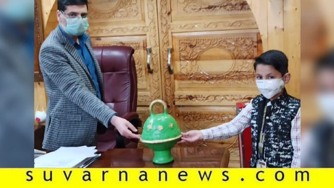 ಪೂರ್ತಿ ಪಿಗ್ಗಿ ಬ್ಯಾಂಕ್ ಹಣ ಕೊರೋನಾ ನಿಧಿಗೆ ಕೊಟ್ಟ ಪೋರ..! ಪೂರ್ತಿ ಪಿಗ್ಗಿ ಬ್ಯಾಂಕ್ ಹಣ ಕೊರೋನಾ ನಿಧಿಗೆ ಕೊಟ್ಟ ಪೋರ..!