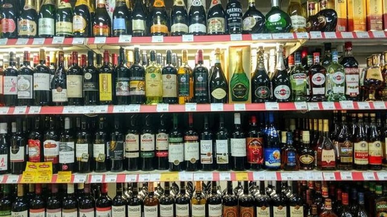 WB Excise Revenue: মদেই ভরছে কোষাগার, আবগারি দফতরের রাজস্ব আদায়ে নতুন রেকর্ড