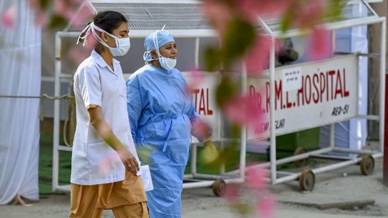 ഡോക്ടർമാർക്ക് പഞ്ചനക്ഷത്ര ഹോട്ടൽ, നഴ്‌സുമാർക്ക് ഗുരുദ്വാര; കൊവിഡിനെ നേരിടുന്ന ആരോഗ്യപ്രവർത്തകരോട് വിവേചനം