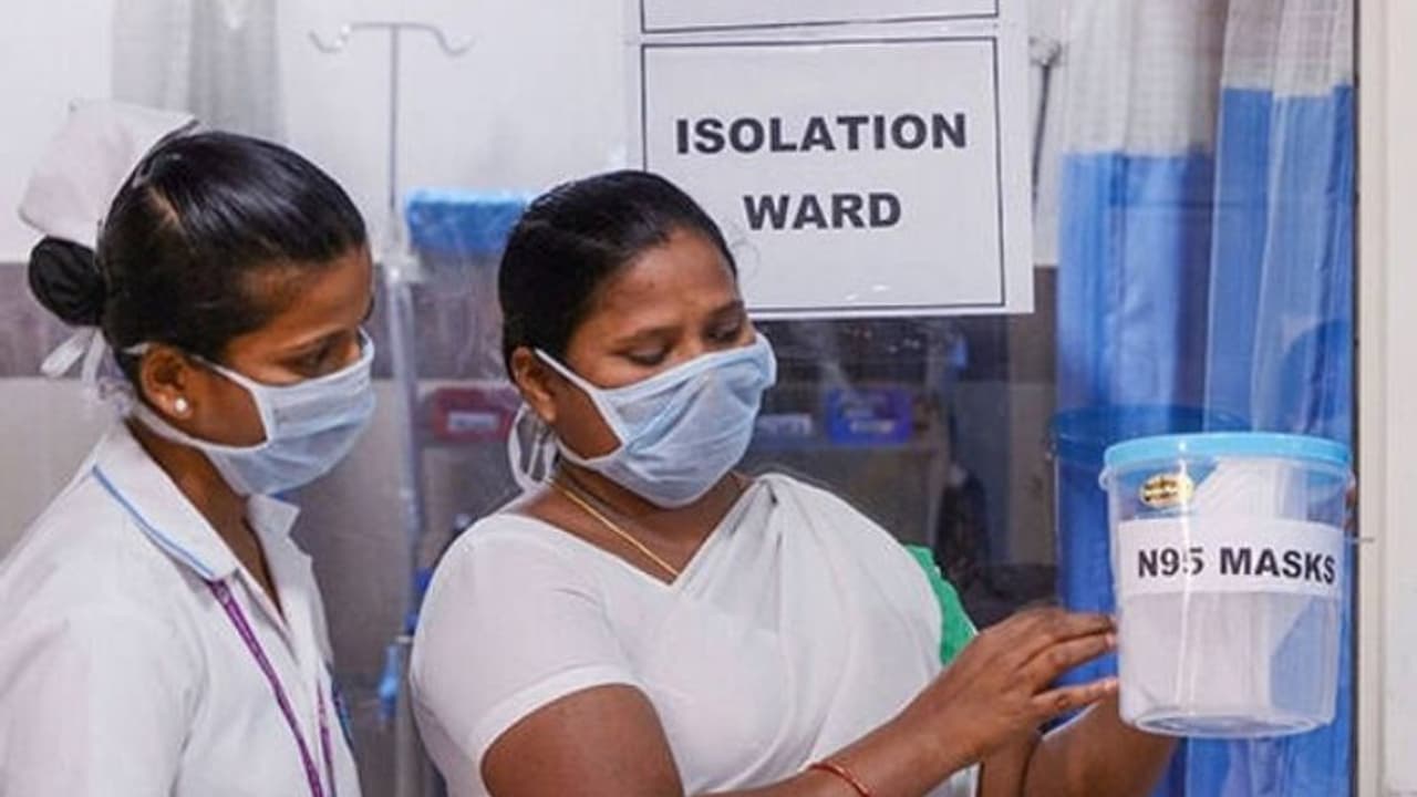 కొడుకును చూడాలని.. ఐసోలేషన్ వార్డ్ నుంచి మహిళ..