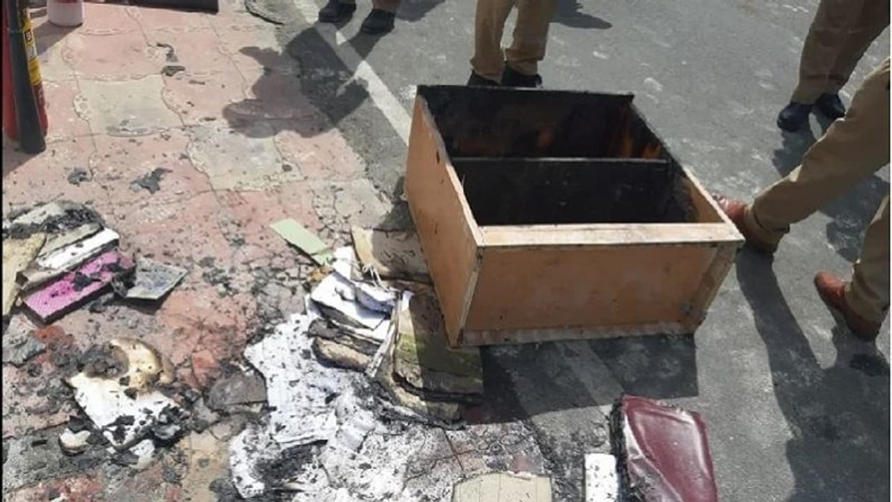 सचिवालय में लगी आग, 25 से ज्यादा फाइलें जलीं, इसी के ऊपर था मंत्रियों का ऑफिस सचिवालय में लगी आग, 25 से ज्यादा फाइलें जलीं, इसी के ऊपर था मंत्रियों का ऑफिस