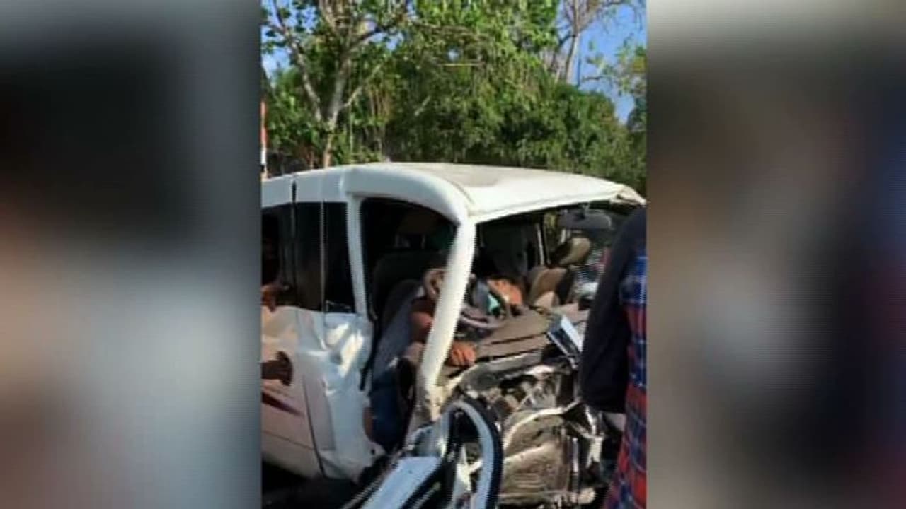 പള്ളിപ്പുറത്ത് വാഹനങ്ങള് കൂട്ടിയിടിച്ച് ഒരാള് മരിച്ചു; മൂന്നുപേരുടെ നില ഗുരുതരം പള്ളിപ്പുറത്ത് വാഹനങ്ങള് കൂട്ടിയിടിച്ച് ഒരാള് മരിച്ചു; മൂന്നുപേരുടെ നില ഗുരുതരം