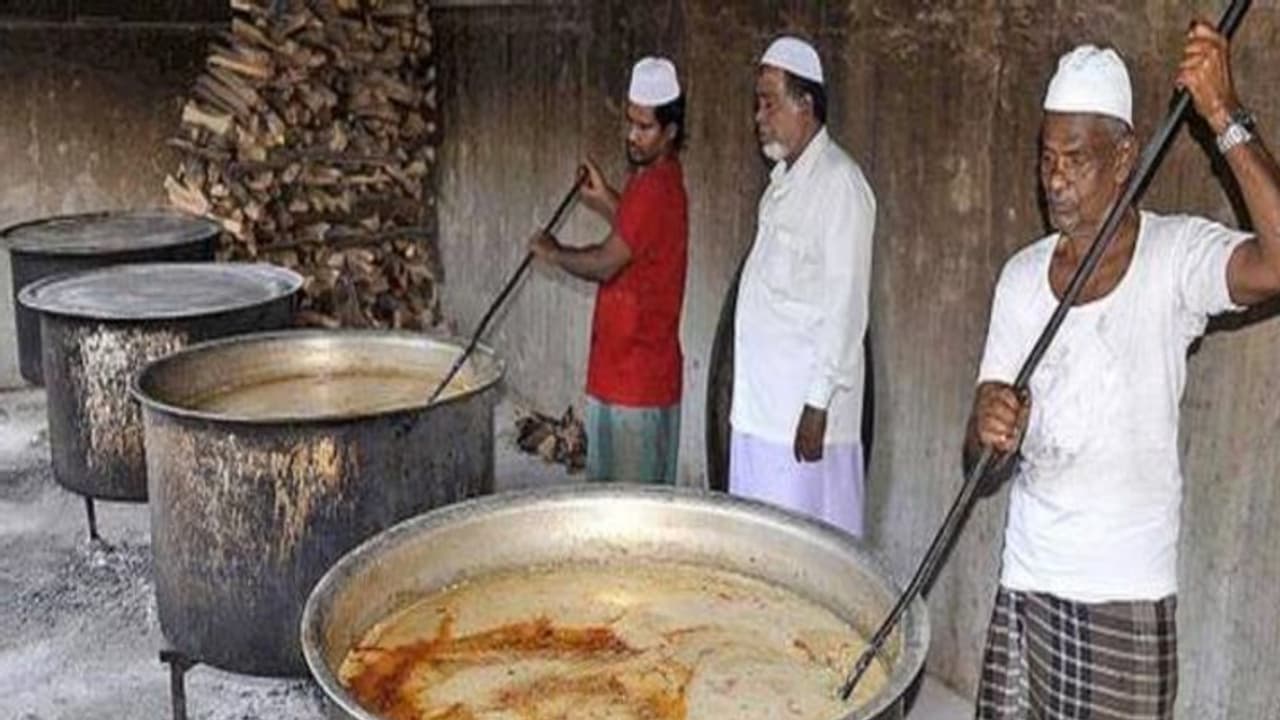 ரமலான் நோன்பு கஞ்சியை பள்ளிவாசல்களில் காய்ச்சக்கூடாது.. வீடுகளில் காய்ச்ச அரிசி வழங்கப்படும்.. அரசு அறிவிப்பு ரமலான் நோன்பு கஞ்சியை பள்ளிவாசல்களில் காய்ச்சக்கூடாது.. வீடுகளில் காய்ச்ச அரிசி வழங்கப்படும்.. அரசு அறிவிப்பு