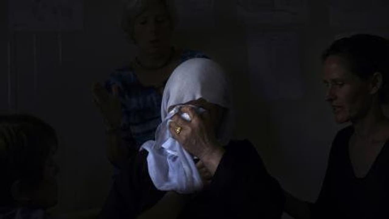 வீட்டிற்குள் தனியாக இருந்த பெண் வங்கி அதிகாரி... ஊரடங்கிலும் உள்ளே புகுந்து காமவெறி தீர்த்த கயவன்..! வீட்டிற்குள் தனியாக இருந்த பெண் வங்கி அதிகாரி... ஊரடங்கிலும் உள்ளே புகுந்து காமவெறி தீர்த்த கயவன்..!