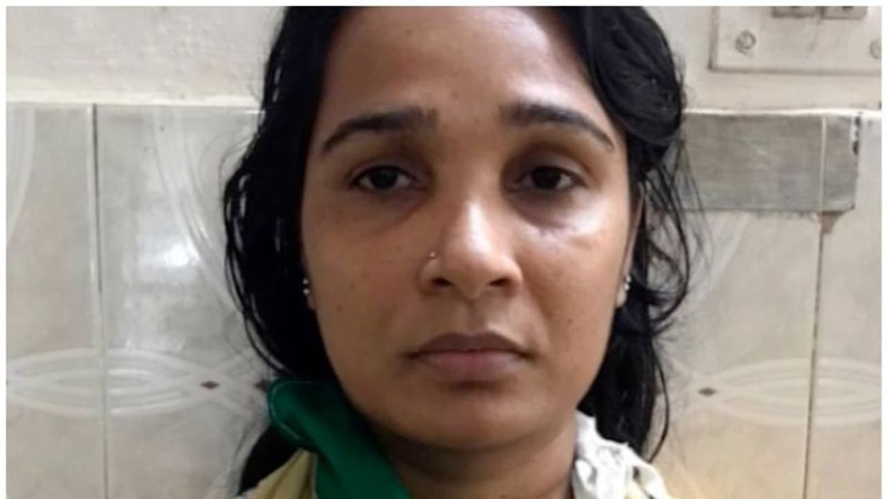 തൃശൂരില് ദമ്പതികളെ മാരകായുധങ്ങളുമായി കൊലപ്പെടുത്താൻ ശ്രമിച്ച കേസ്; 'ഗുണ്ടാ റാണി' അറസ്റ്റില് തൃശൂരില് ദമ്പതികളെ മാരകായുധങ്ങളുമായി കൊലപ്പെടുത്താൻ ശ്രമിച്ച കേസ്; 'ഗുണ്ടാ റാണി' അറസ്റ്റില്