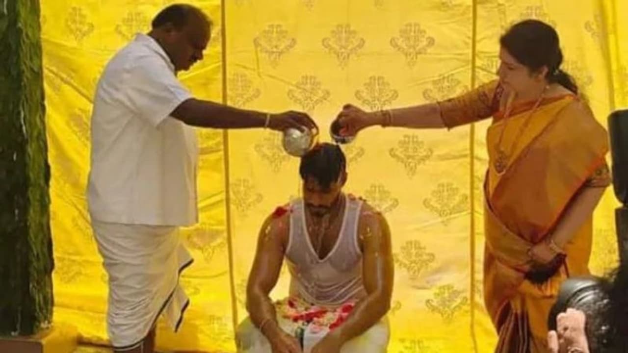 ലോക്ക് ഡൗണിനിടെ മകന്റെ വിവാഹം; ക്ഷണിക്കാനാകാത്തതില്‍ ക്ഷമ, ആര്‍ഭാടമില്ലെന്നും കുമാരസ്വാമി