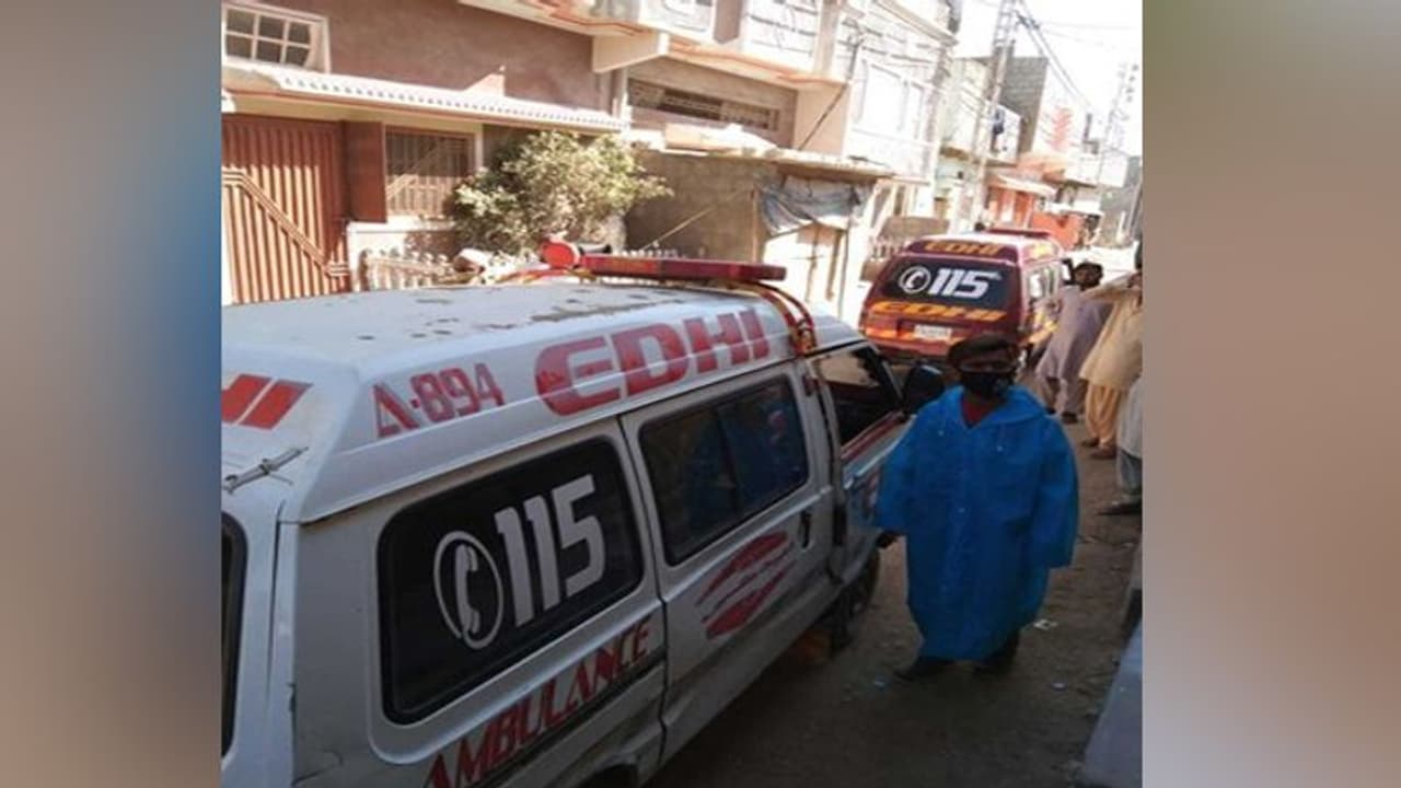 মাকে শেষ দেখা হল না, জন্মদাত্রীর অন্তিমযাত্রায় কোয়রান্টিনে ছেলে মাকে শেষ দেখা হল না, জন্মদাত্রীর অন্তিমযাত্রায় কোয়রান্টিনে ছেলে