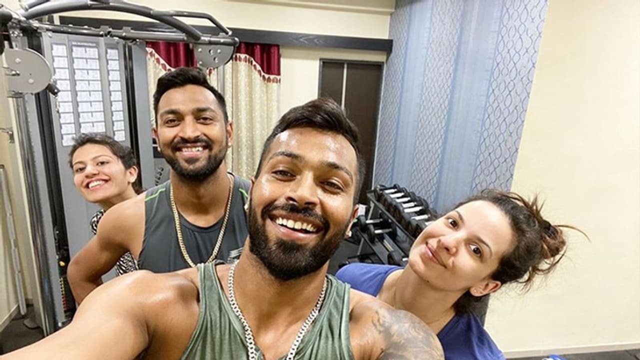 హార్దిక్ పాండ్యా పాట కచేరి... నటాషా ఫిదా హార్దిక్ పాండ్యా పాట కచేరి... నటాషా ఫిదా