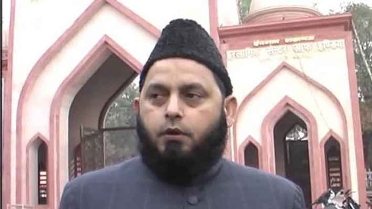 कोरोना से मरे मुस्लिमों के अंतिम संस्कार पर फतवा जारी, फरंगी महली बोले मरने के बाद खत्म हो जाता है वायरस कोरोना से मरे मुस्लिमों के अंतिम संस्कार पर फतवा जारी, फरंगी महली बोले मरने के बाद खत्म हो जाता है वायरस