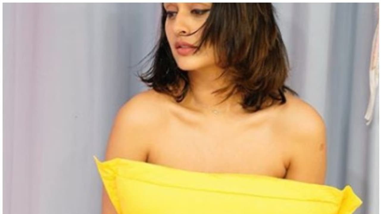 ബോറടി മാറ്റാൻ പില്ലോ ചലഞ്ചുമായി പായല് രജ്പുത് ബോറടി മാറ്റാൻ പില്ലോ ചലഞ്ചുമായി പായല് രജ്പുത്