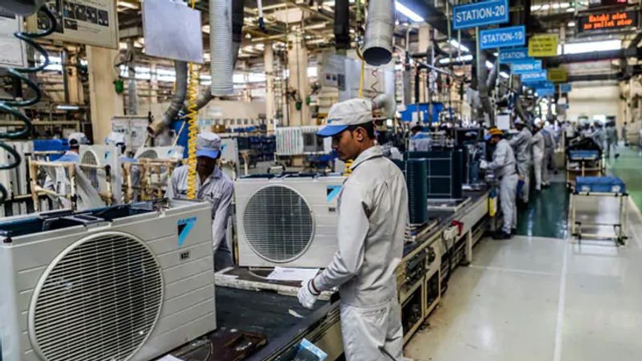 ಕಾರ್ಮಿಕರಿಗೆ 10 ತಾಸು ಕೆಲಸ: ಸರ್ಕಾರ ಆದೇಶ