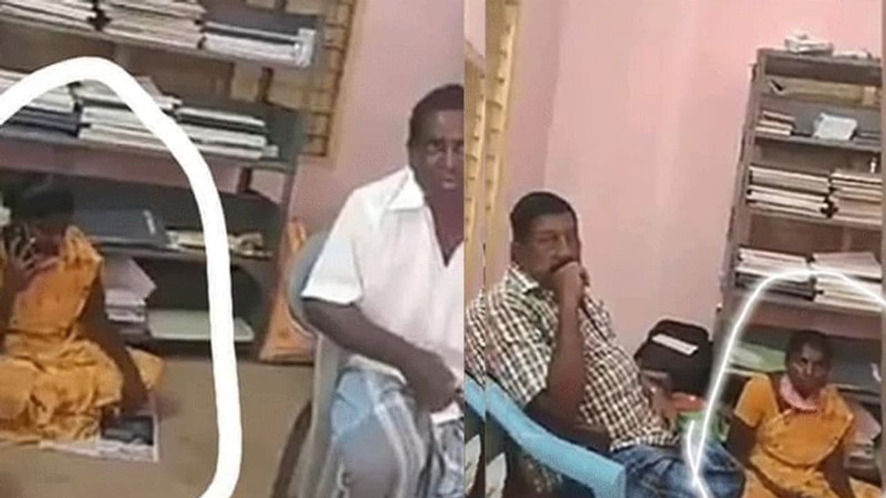 தீண்டாமையின் உச்சக்கட்டம்... துணைத்தலைவருக்கு நாற்காலி.. ஊராட்சி மன்ற தலைவருக்கு தரை..! தீண்டாமையின் உச்சக்கட்டம்... துணைத்தலைவருக்கு நாற்காலி.. ஊராட்சி மன்ற தலைவருக்கு தரை..!