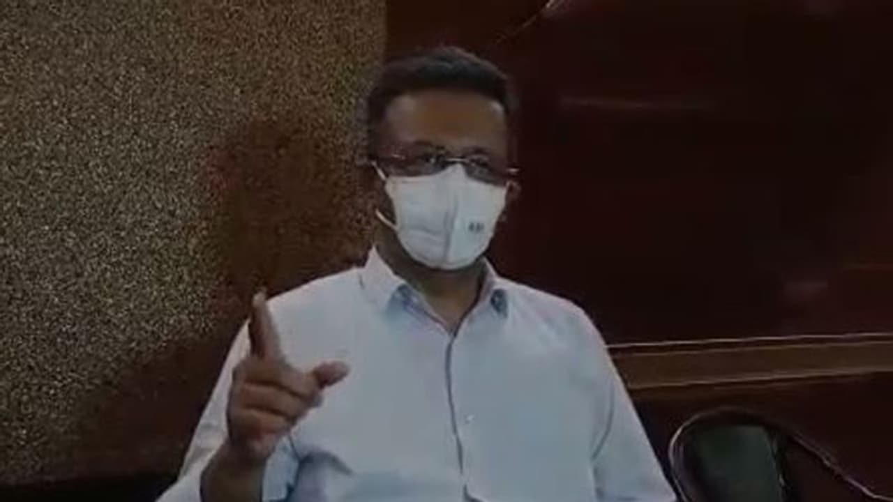 ৫ দিন পরেও পরিষেবা স্বাভাবিক করতে পারেনি সিইএসসি, কড়া হুঁশিয়ারি দিলেন ফিরহাদ