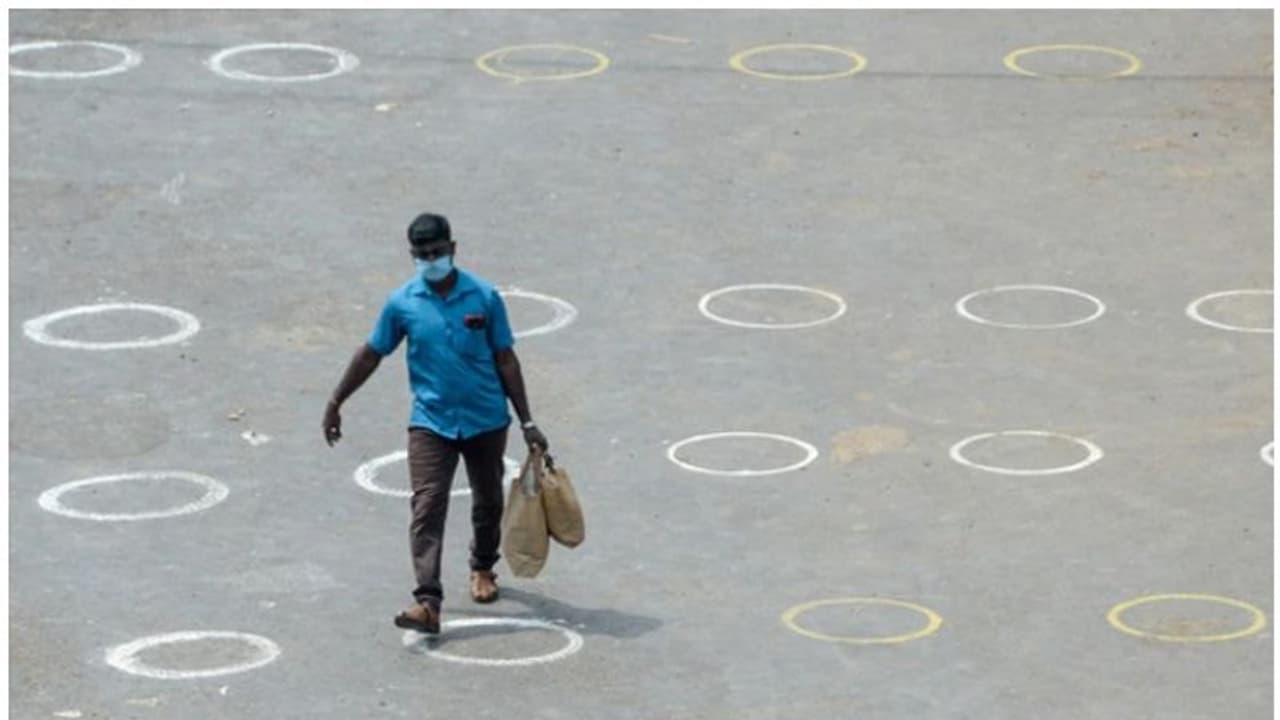 'വീടുകളിലേക്ക് തിരിച്ചയക്കണം'; ജമ്മുകശ്മീരിൽ നിന്നുള്ള 1200 തൊഴിലാളികൾ പഞ്ചാബിൽ പട്ടിണി സമരത്തിൽ 'വീടുകളിലേക്ക് തിരിച്ചയക്കണം'; ജമ്മുകശ്മീരിൽ നിന്നുള്ള 1200 തൊഴിലാളികൾ പഞ്ചാബിൽ പട്ടിണി സമരത്തിൽ