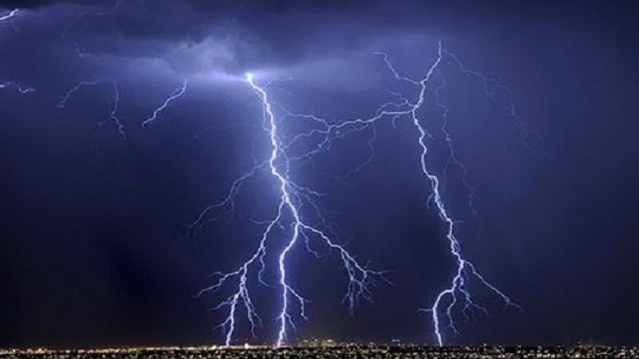 ধেয়ে আসছে কালবৈশাখী, সঙ্গে বজ্রবিদ্যুৎ সহ তুমুল বৃষ্টির পূর্বাভাস