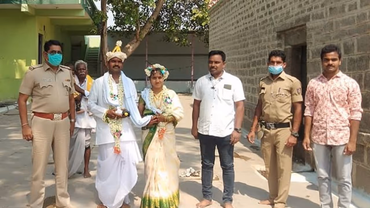 ಕೊರೋನಾ ಎಫೆಕ್ಟ್: ಸರಳ ವಿವಾಹದ ಮೂಲಕ ದಾಂಪತ್ಯ ಜೀವನಕ್ಕೆ ಕಾಲಿಟ್ಟ ಪೇದೆ