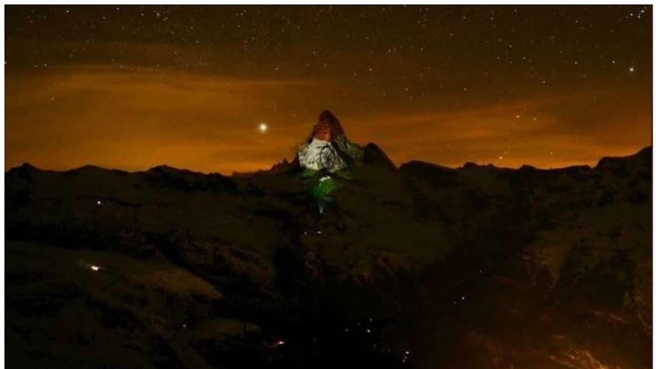 കൊവിഡ് പോരാട്ടത്തില് ഇന്ത്യക്ക് പിന്തുണ, ഇന്ത്യന് പതാകയുടെ നിറമണിഞ്ഞ് സ്വിറ്റ്സര്ലന്ഡിലെ മലനിരകള് കൊവിഡ് പോരാട്ടത്തില് ഇന്ത്യക്ക് പിന്തുണ, ഇന്ത്യന് പതാകയുടെ നിറമണിഞ്ഞ് സ്വിറ്റ്സര്ലന്ഡിലെ മലനിരകള്