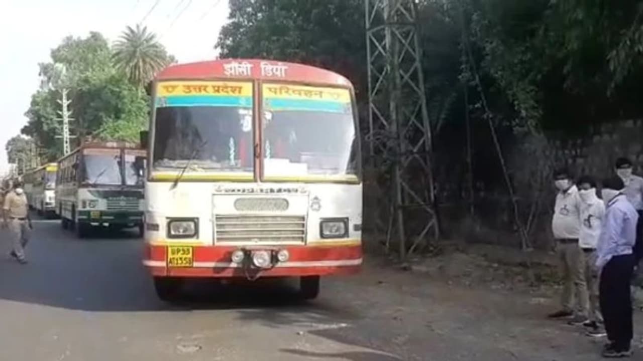 രാജസ്ഥാനില് കുടുങ്ങിപ്പോയ വിദ്യാര്ത്ഥികള്ക്കായി യുപിയില് നിന്ന് ബസ്; അനീതിയെന്ന് നിതീഷ് കുമാര് രാജസ്ഥാനില് കുടുങ്ങിപ്പോയ വിദ്യാര്ത്ഥികള്ക്കായി യുപിയില് നിന്ന് ബസ്; അനീതിയെന്ന് നിതീഷ് കുമാര്