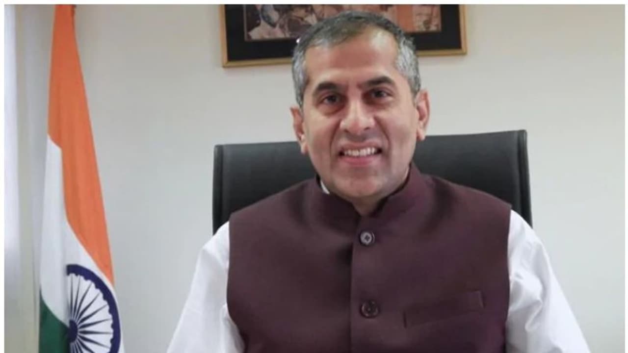 ഇന്ത്യയും യുഎഇയും വിവേചനങ്ങള്ക്കെതിര്; പ്രവാസികള്ക്ക് മുന്നറിയിപ്പുമായി അംബാസഡര് പവന് കപൂര് ഇന്ത്യയും യുഎഇയും വിവേചനങ്ങള്ക്കെതിര്; പ്രവാസികള്ക്ക് മുന്നറിയിപ്പുമായി അംബാസഡര് പവന് കപൂര്