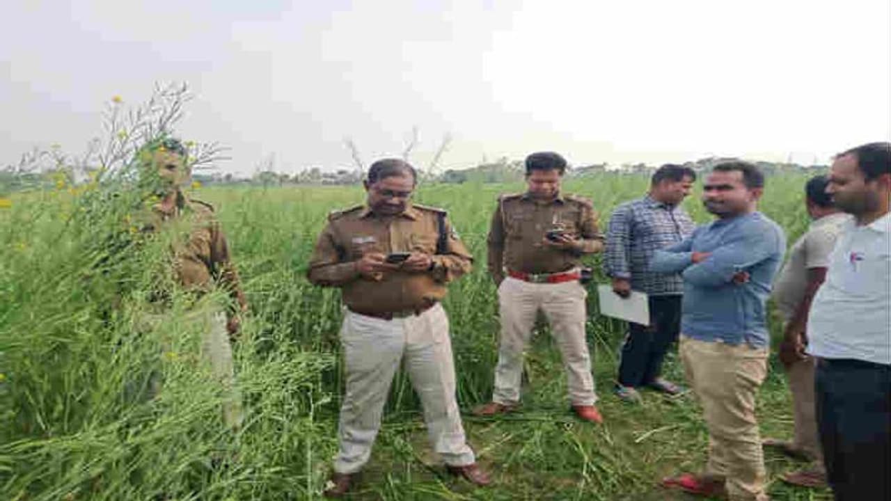 बीते 2 दिन में एक ही परिवार के 3 लोगों की हत्या, पिता के बाद बेटे बहू का भी बेरहमी से किया कत्ल बीते 2 दिन में एक ही परिवार के 3 लोगों की हत्या, पिता के बाद बेटे बहू का भी बेरहमी से किया कत्ल