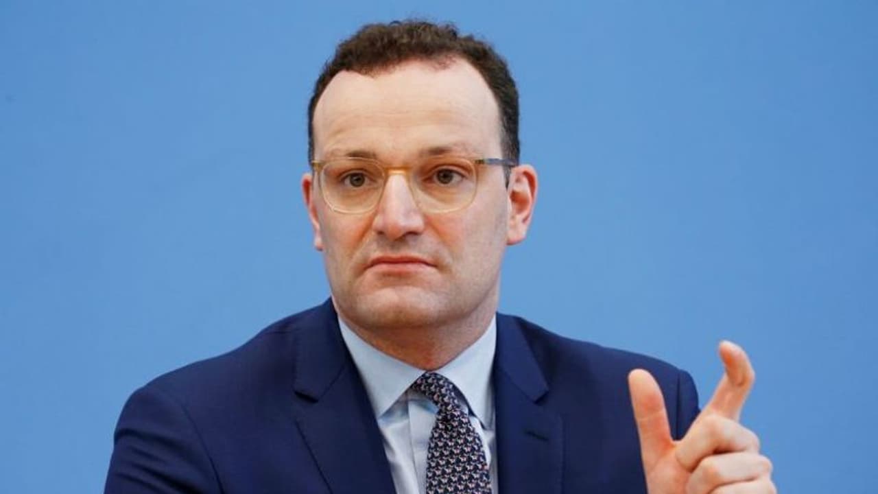 ஊரடங்கு தளர்த்தப்படுமென தெரிவித்த சுகாதாரத்துறை அமைச்சர்...!! மே 4 ஆம் தேதி பள்ளிகள் திறக்குமென தகவல்..!!