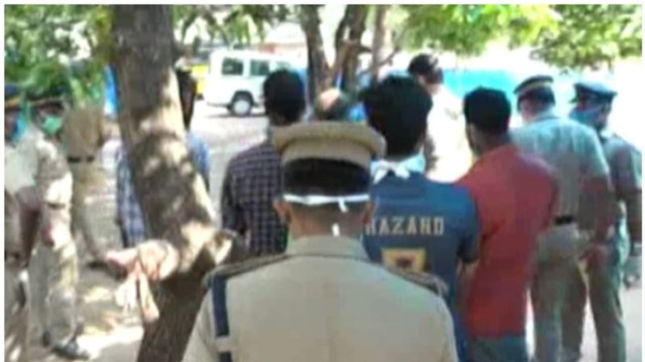 ചാവക്കാട്ട് പൊലീസിനെ ആക്രമിച്ച കേസ്; അഞ്ചുപേര് അറസ്റ്റില് ചാവക്കാട്ട് പൊലീസിനെ ആക്രമിച്ച കേസ്; അഞ്ചുപേര് അറസ്റ്റില്